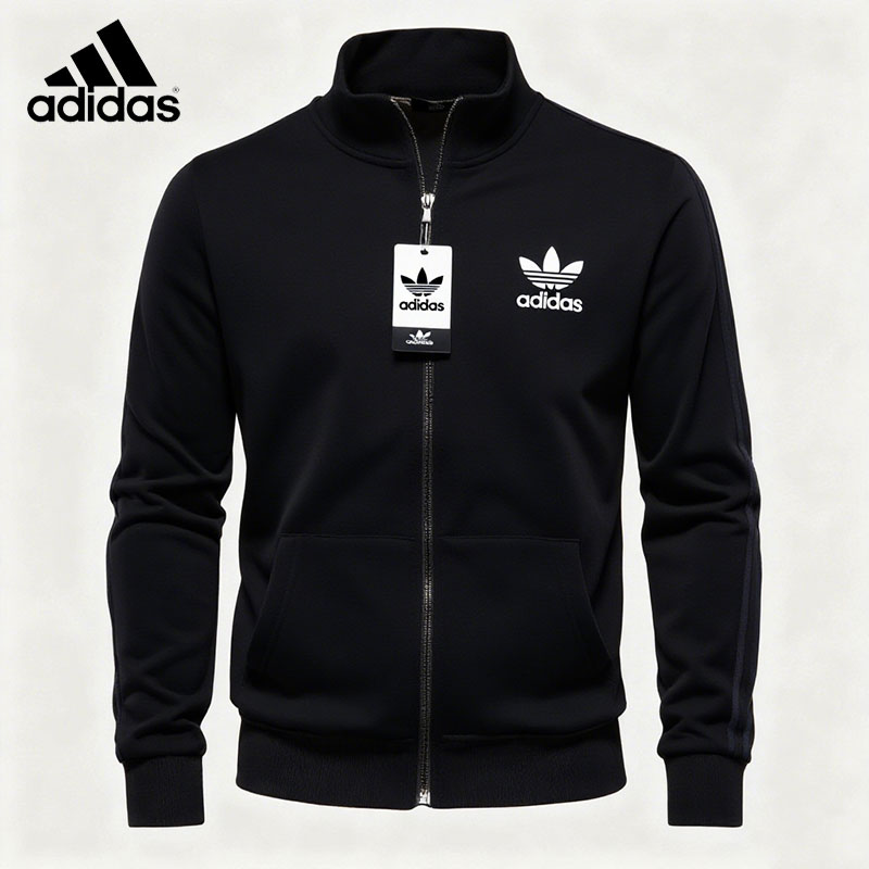 Klasszikus Adidas pulóver állógallérral és cipzárral, a retró stílus és a divat ötvözete.