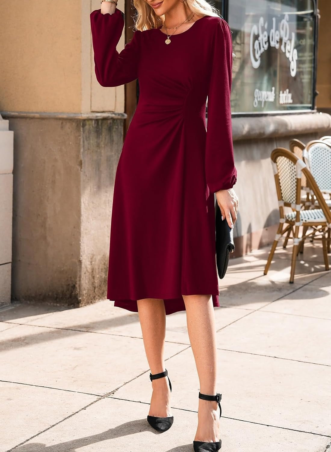 Őszi-téli női ruha hosszú ujjal, keskeny hasítékkal