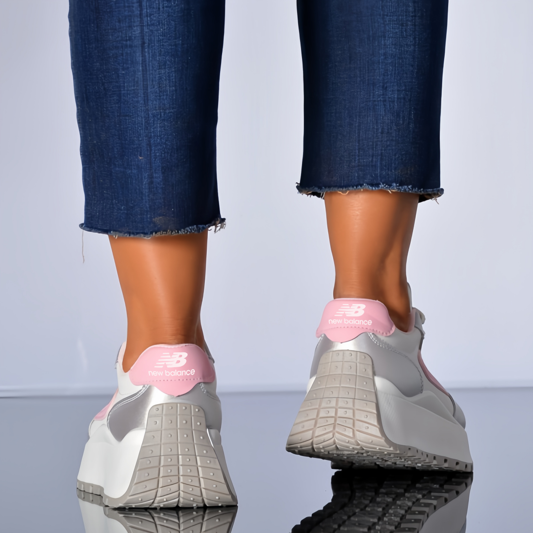 New Balance® sportplatform cipők.