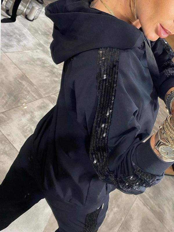 Női hosszú flitteres alkalmi öltöny kapucnival