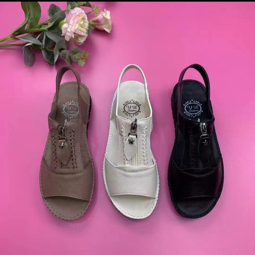 Új divatos, puha, bőr, csúszásmentes alkalmi cipő minden meccsre