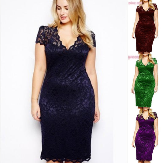 Szexi csipkeruha rövid és díszített ujjakkal