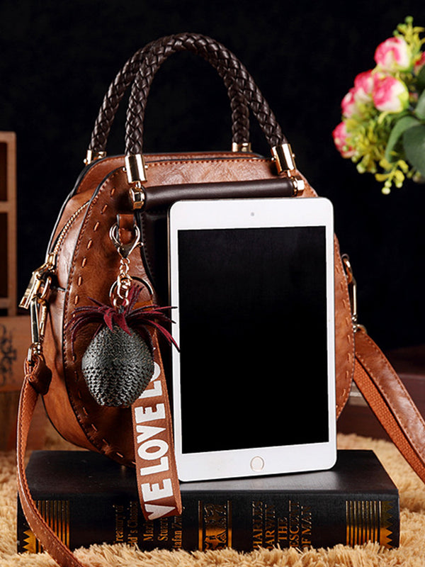 Kerek formájú vintage bőrtáskák, bojtokkal. Válltáska