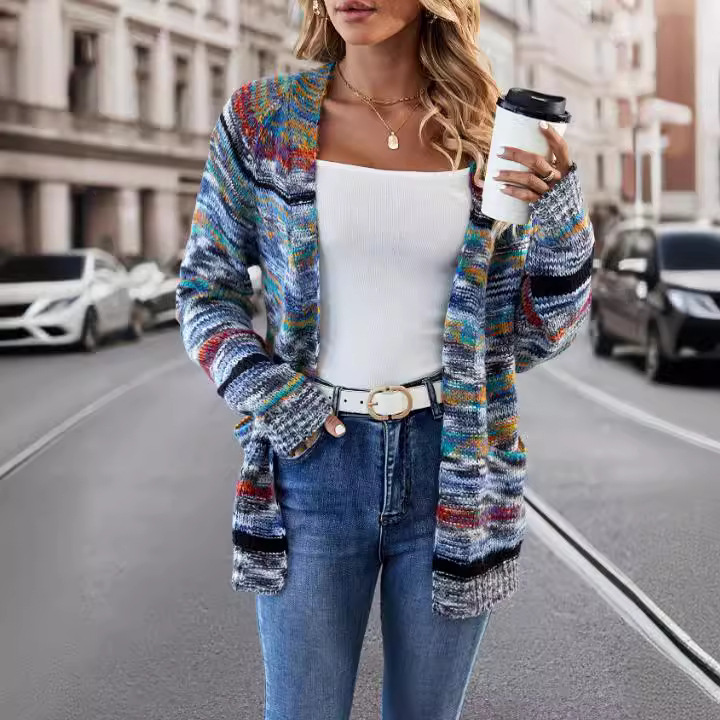 Hangulatos kötött kardigán szivárványcsíkokkal