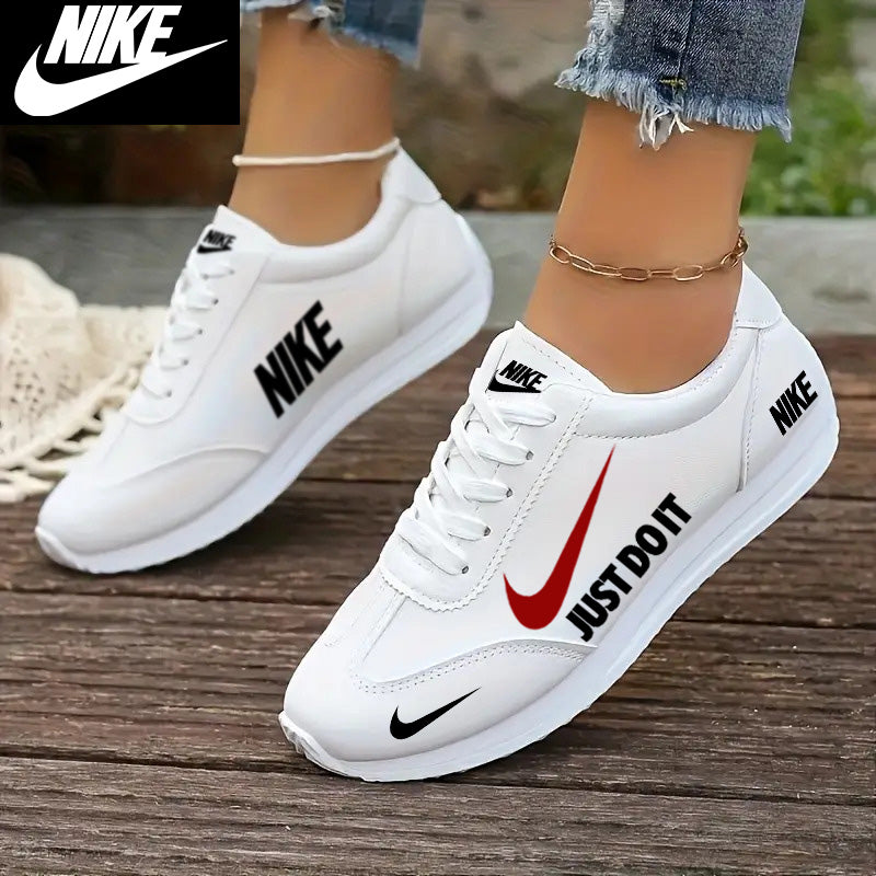 NIKE új, kényelmes női sportcipő