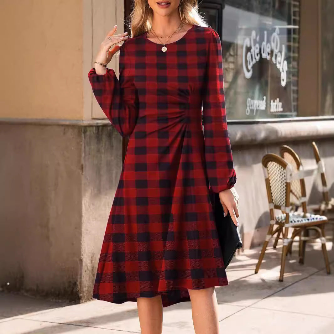 Őszi-téli női ruha hosszú ujjal, keskeny hasítékkal