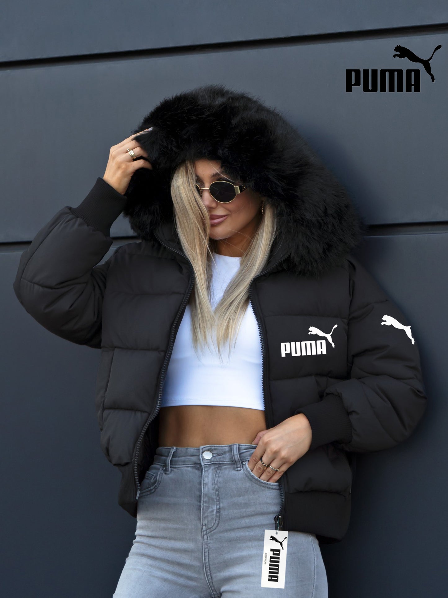 Vienspalvė striukė su gobtuvu