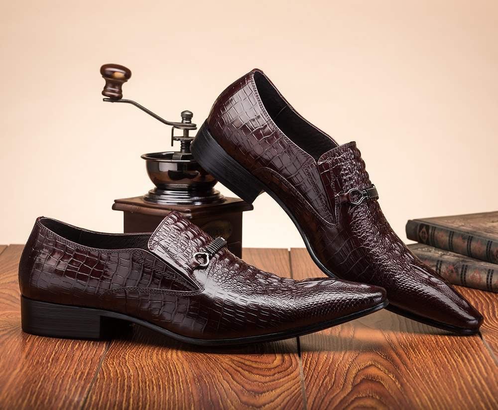 WEBHELYEM  Férfi bőr üzleti cipő hegyes orrral krokodil stílusban