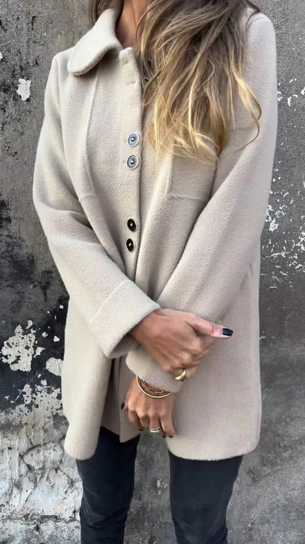 Lezser, egysoros vastag kabát hajtókakkal Lezser, egysoros vastag kabát hajtókakkal Lezser, egysoros vastag kabát hajtókakkal WEBHELYEM  Lezser, egysoros vastag kabát hajtókakkal