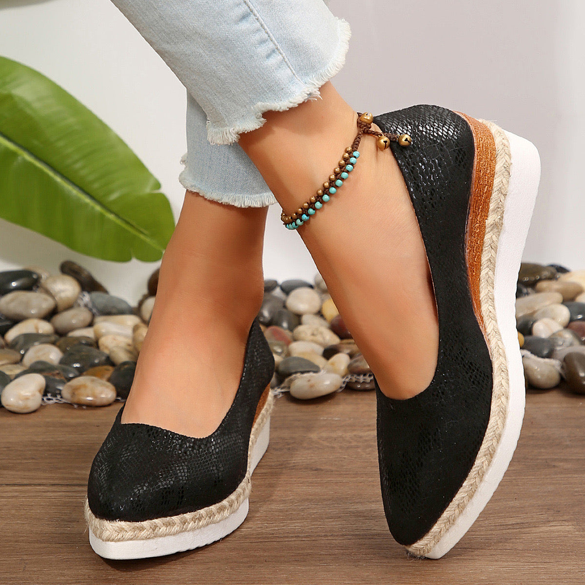 Elegáns női mokaszin vastag ékekkel