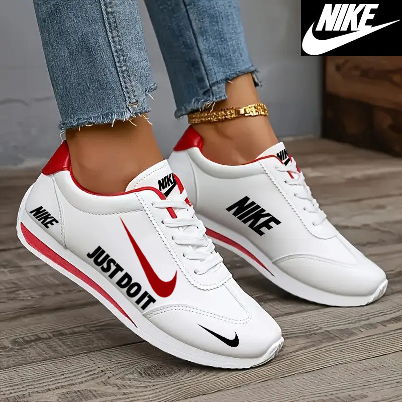 NIKE új, kényelmes női sportcipő