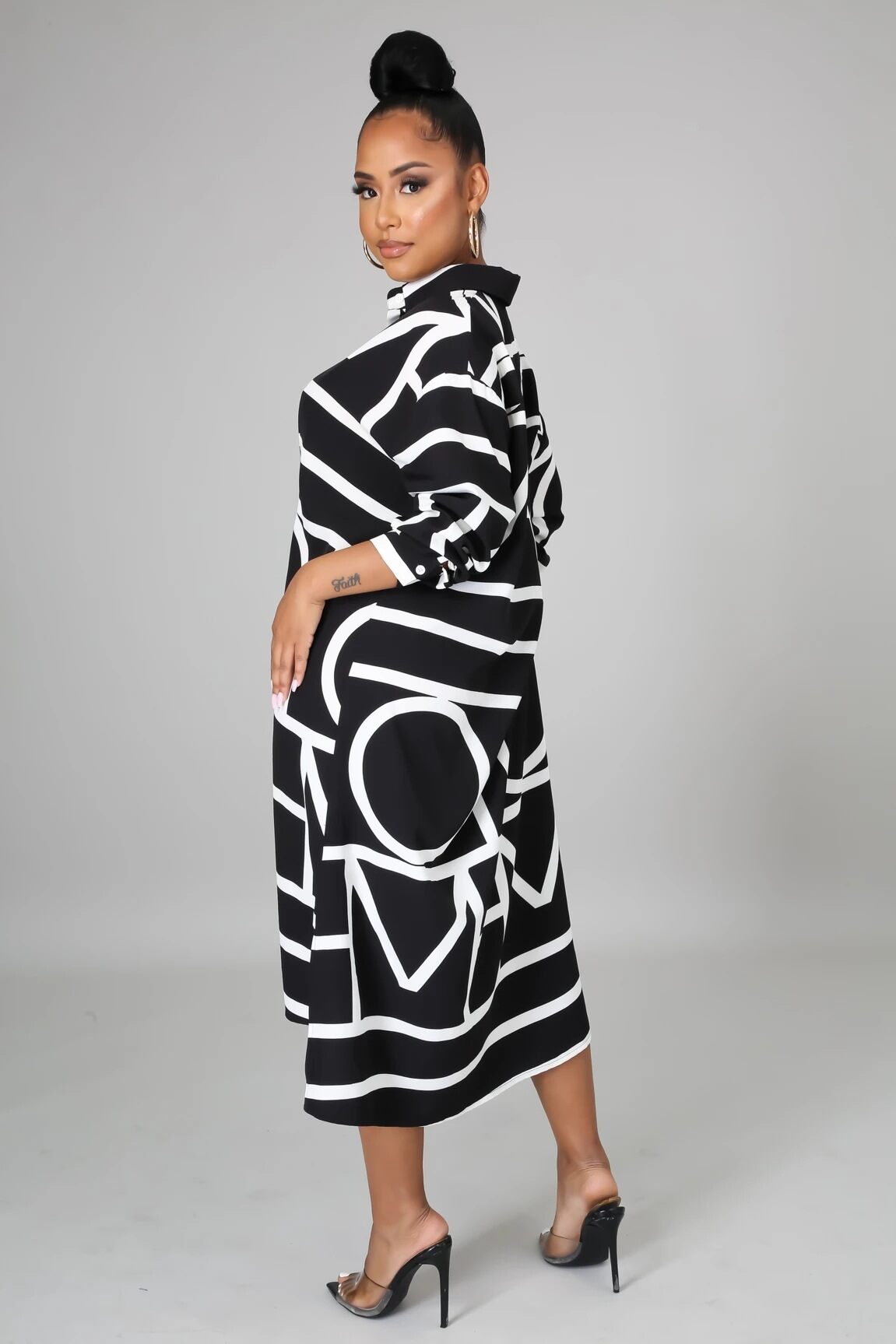 Absztrakt mintás ingruha