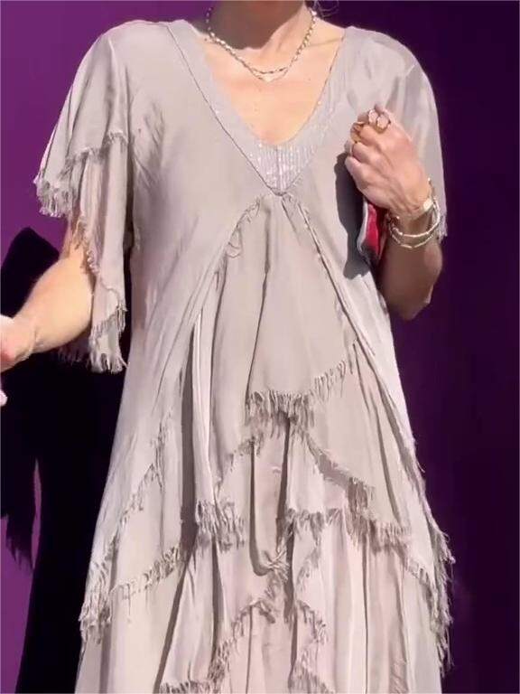 Az akció utolsó napján 🔥 egy elegáns V-nyakú maxi ruha