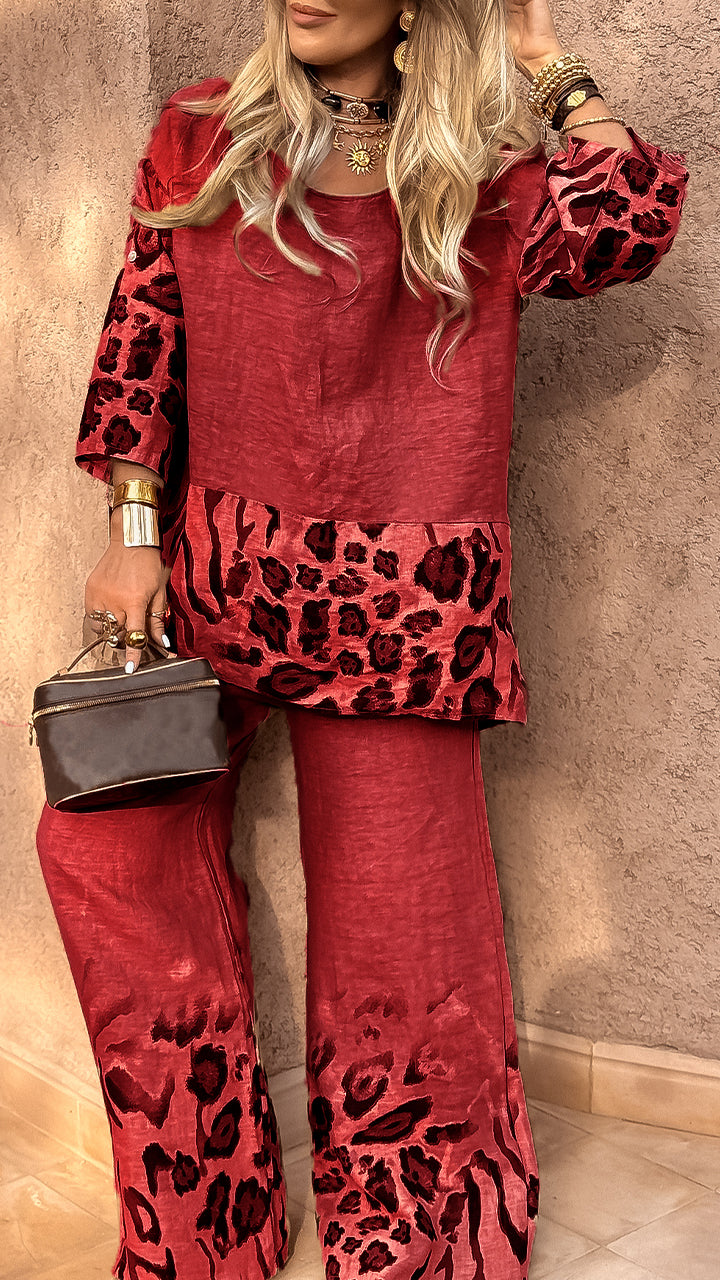 Női lezser pamut és lenvászon kosztüm leopárdmintával és kerek nyakkivágással