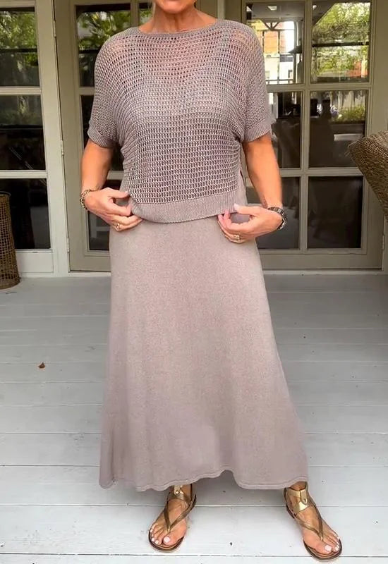 Kétrészes ruha pántokkal és áttört blúzzal