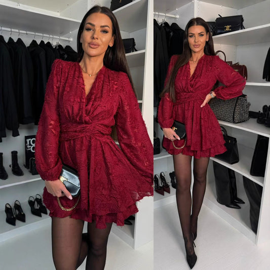 Nőies ruha V-nyakkal