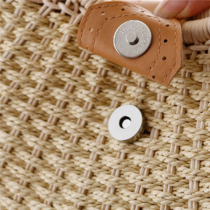 EZ A KORLÁTOZOTT KIADÁSÚ KÖRNYEZETBARÁT RATTÁN SZALMATÁSKA