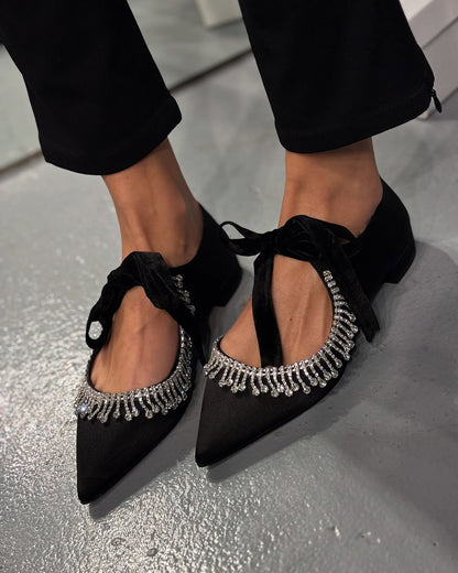 Ploni žemi bateliai, dekoruoti deimantais