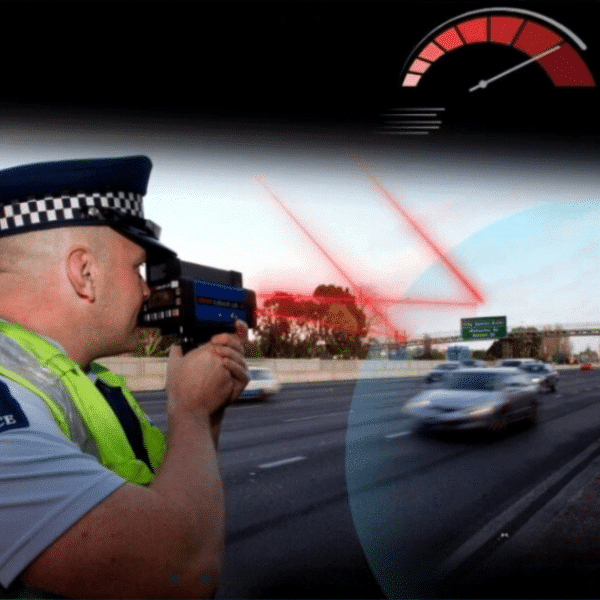 🚗 Vezessen sebességkorlátozás nélkül az Invisiol™ segítségével. Élvezze a gyors vezetést, és maradjon láthatatlan a radarok számára. 👀