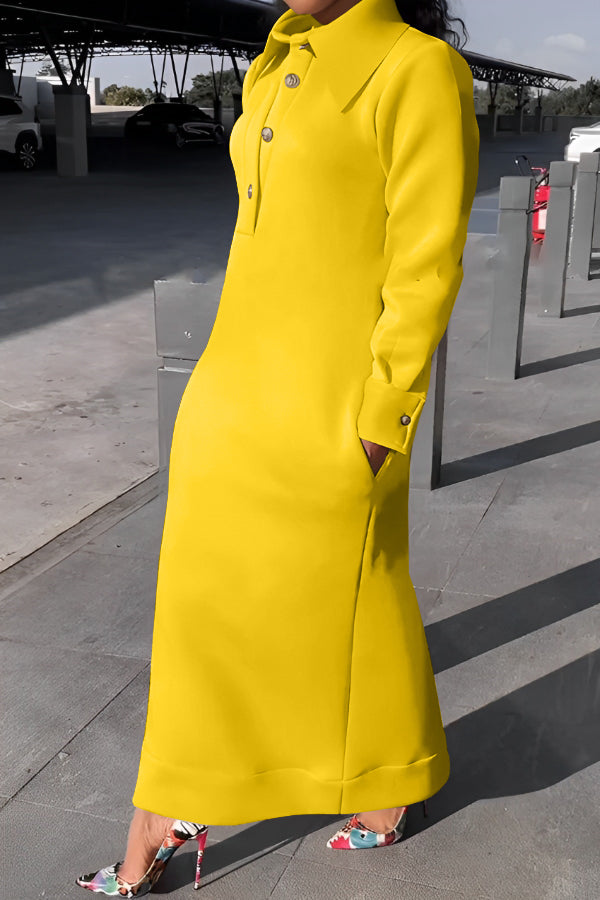 Alkalmi, egyszínű hajtókás félgombos ruha