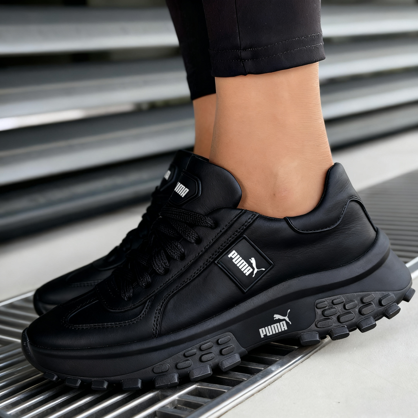 Puma női fehér bőrcipő, retró stílusban, kényelmes fekete talppal