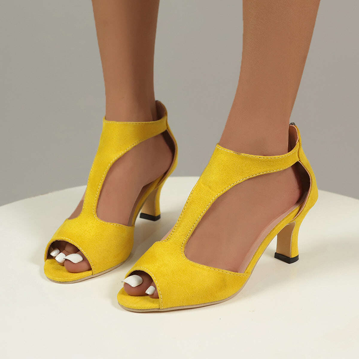 magas sarkú szandál