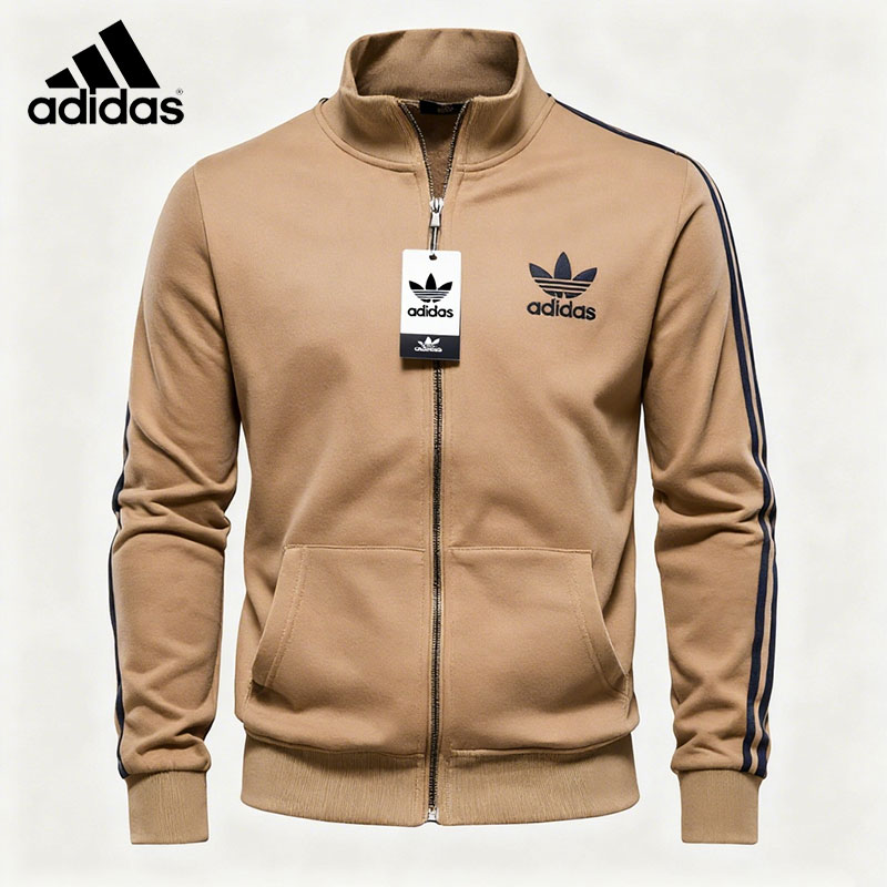 Klasszikus Adidas pulóver állógallérral és cipzárral, a retró stílus és a divat ötvözete.