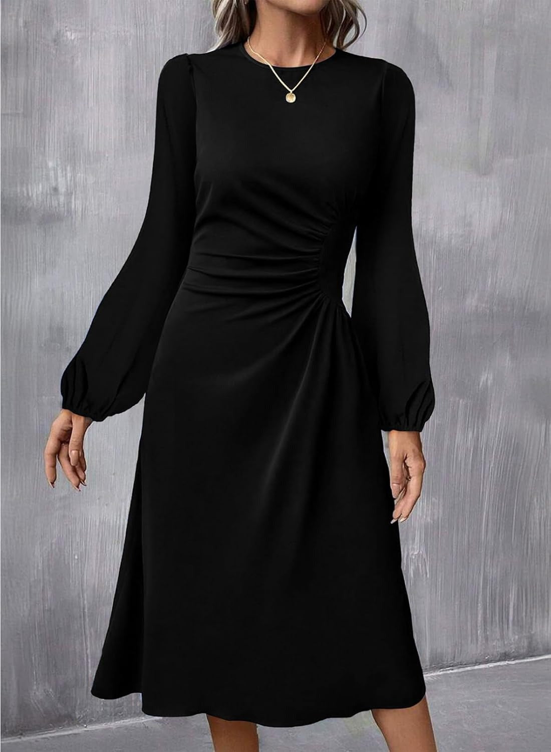 Őszi-téli női ruha hosszú ujjal, keskeny hasítékkal