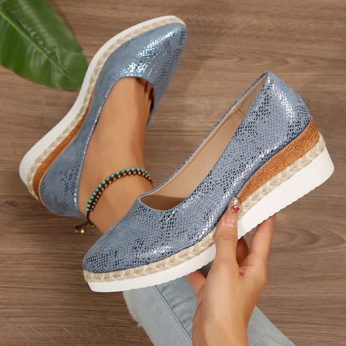 Elegáns női mokaszin vastag ékekkel