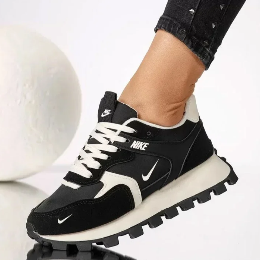 Nike® női tornacipő