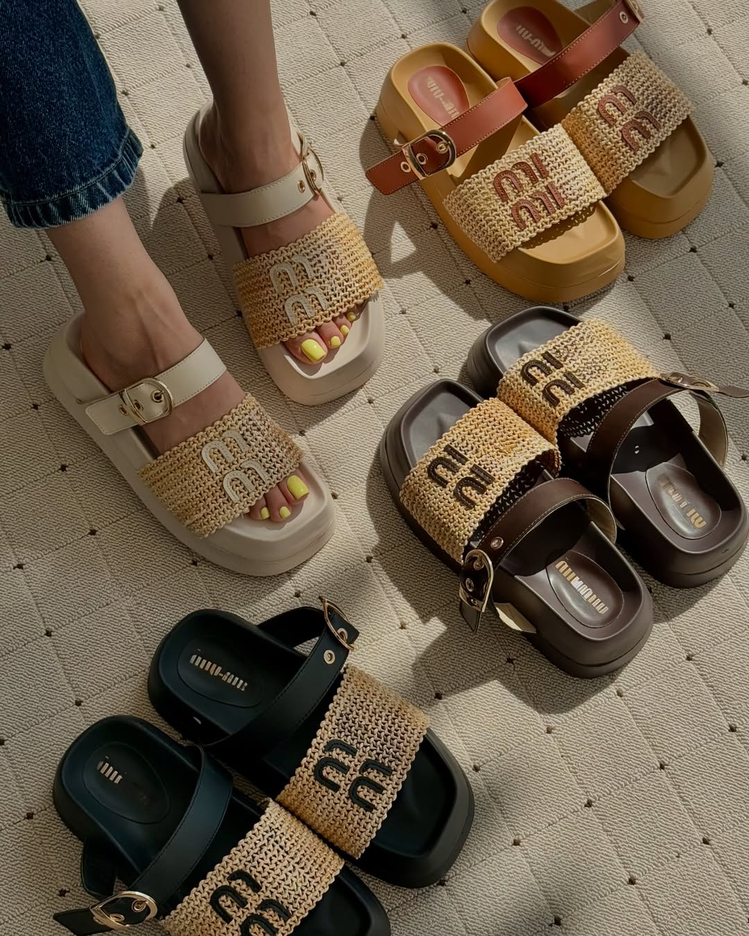 MADINGI MOTERIŠKI VASARINIAI SANDALAI SU STORU PADU PAPLŪDIMIO ATOSTOGOMS