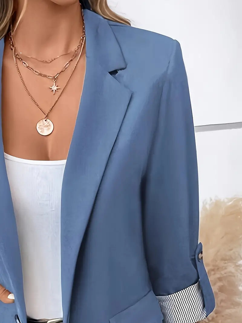 Elegáns kabát – gallér, gombok, hosszú ujjú, tökéletes az irodába.