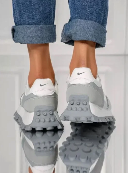 Nike® női tornacipő