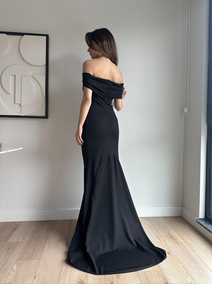 Hosszú szoknya derékban a vállon át