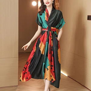 Bő, V-nyakú selyemruha