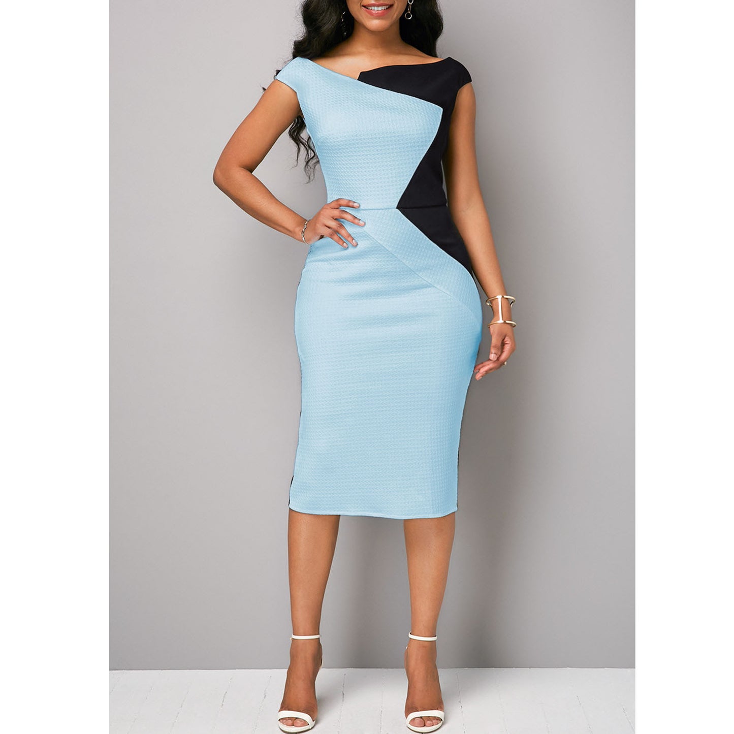 Kontrasztos csípő emelő sztreccs ruha