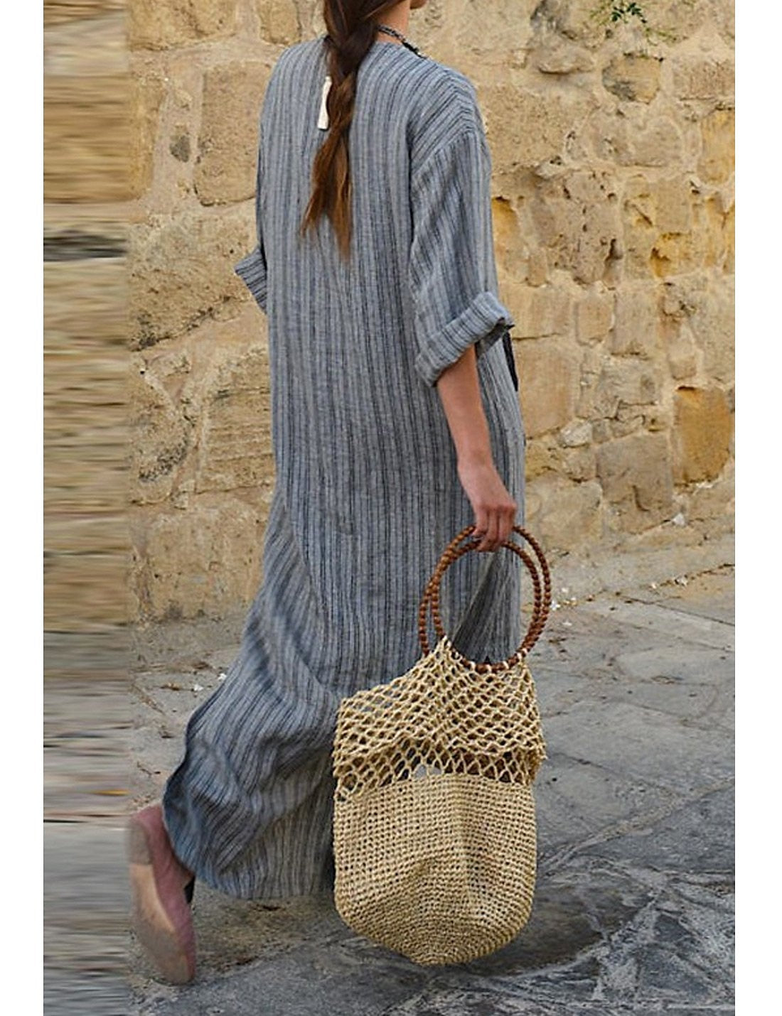 Női hosszú ruha rövid ujjal és szabálytalan szegéllyel